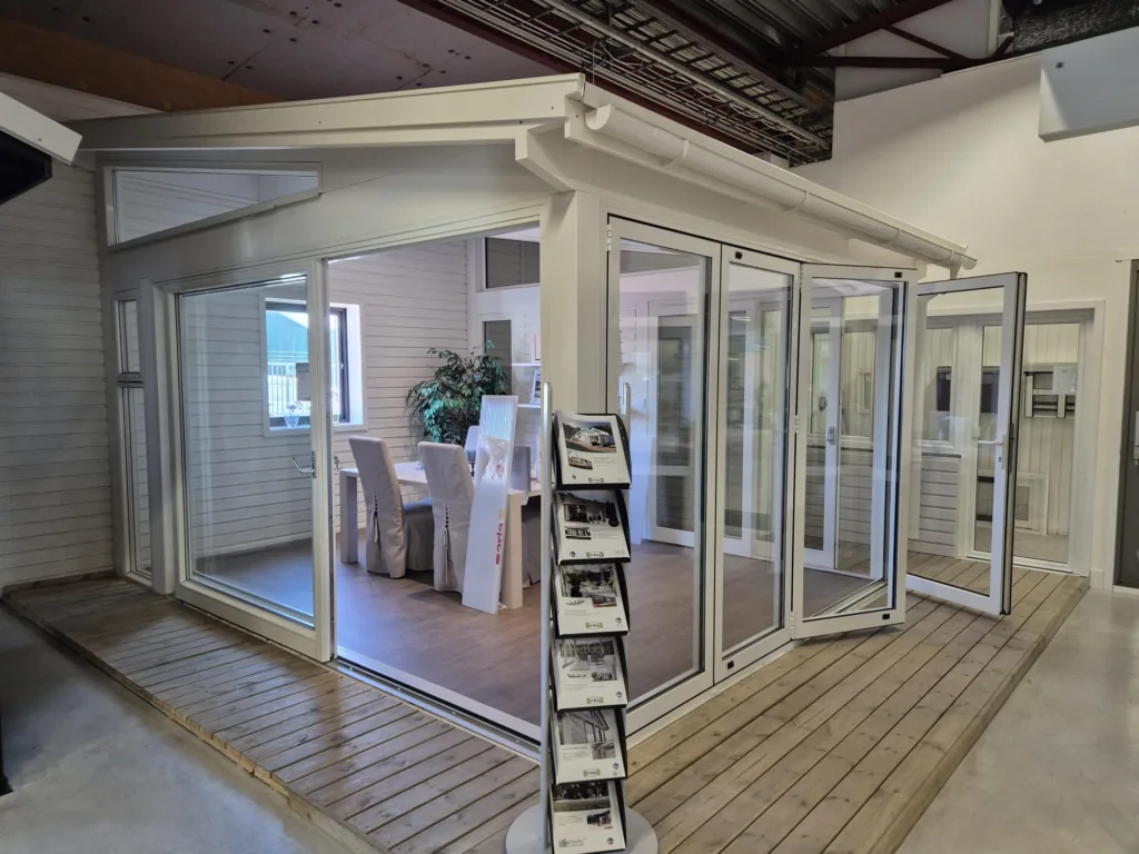expodul uterum showroom i forserum limträstomme 140 vinterträdgård+ förstärkt med fasadpartier och vikparti
