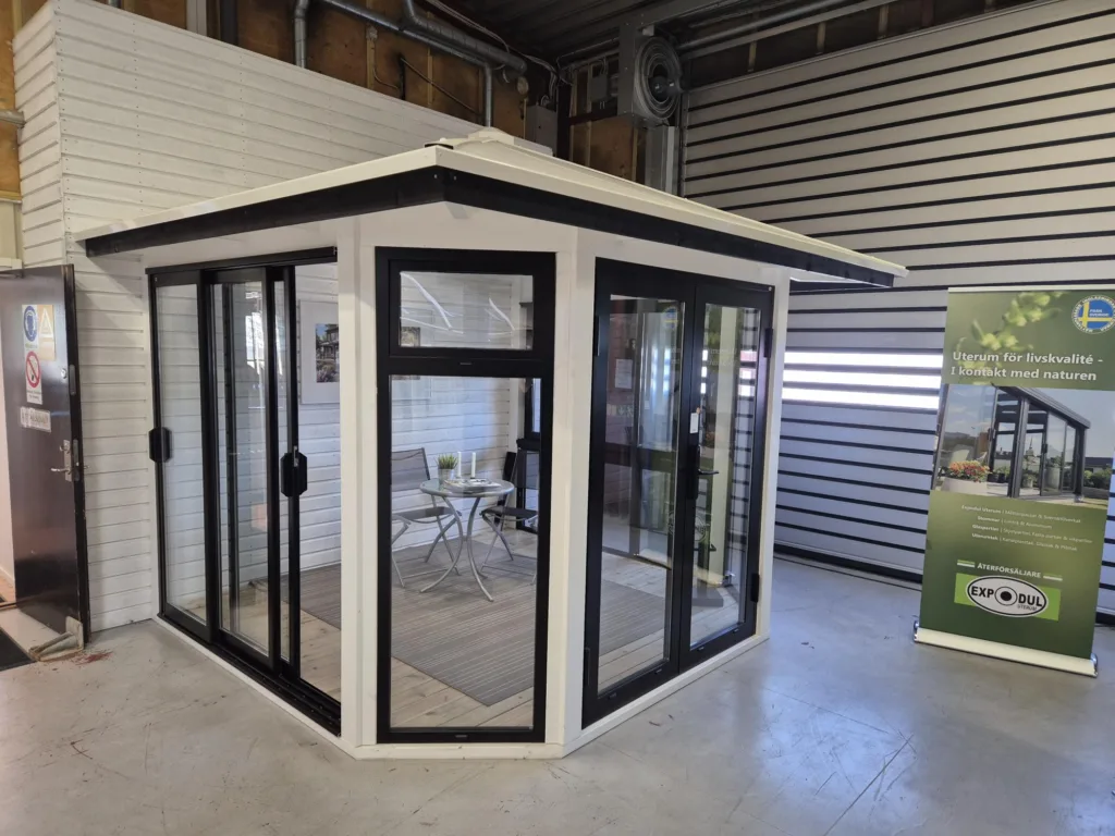 expodul uterum showroom i forserum limträstomme 115 valmat tak med twin+ isolerglassystem och kanalplasttak