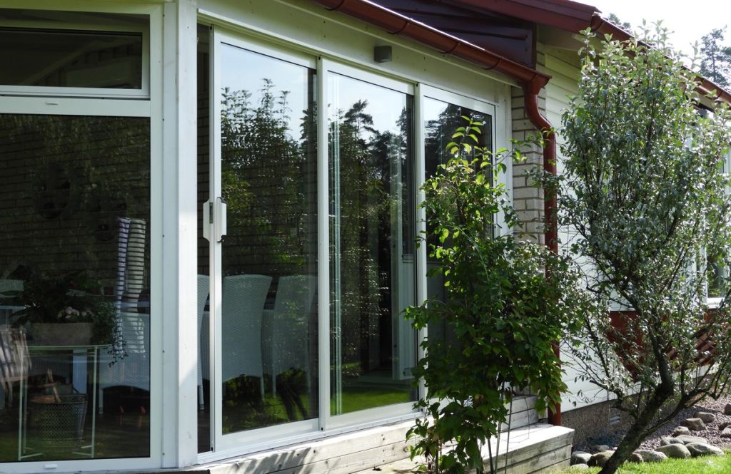 vinterträdgård limträstomme sadeltak isolerglas glaspartier