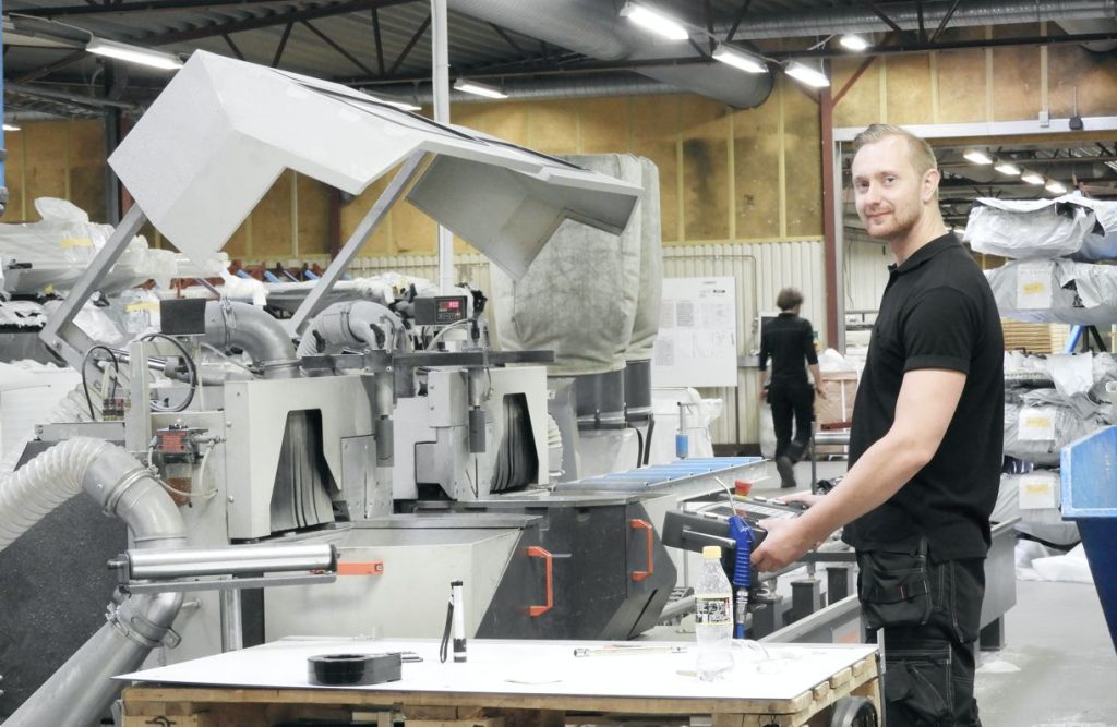 uterumstillverkning fabrik forserum personal