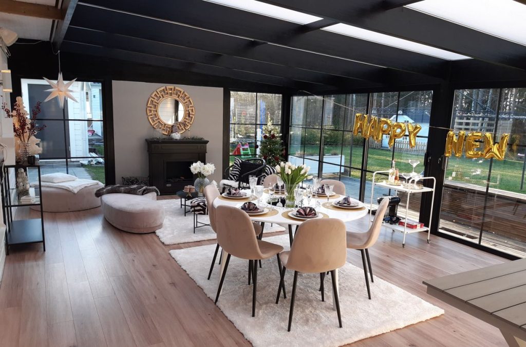 vinterträdgård uterum pulpettak limträstomme svarta glaspartier