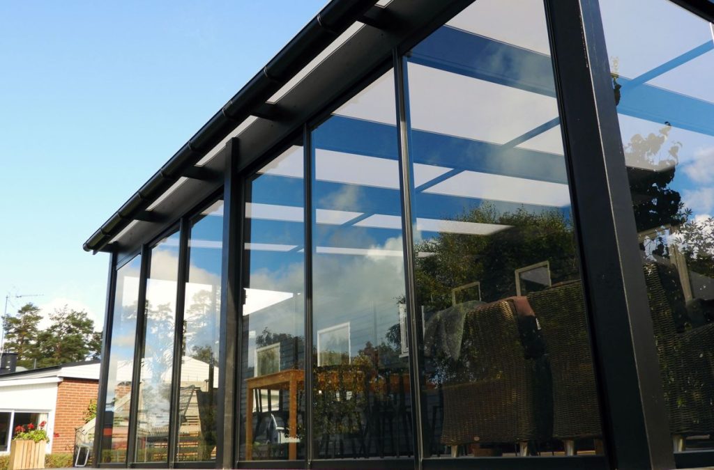 expodul uterum svart pulpet enkelglaspartier sommar 2022 utsida