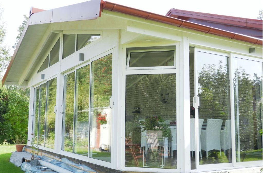 vinterträdgård limträstomme sadeltak isolerglas glaspartier