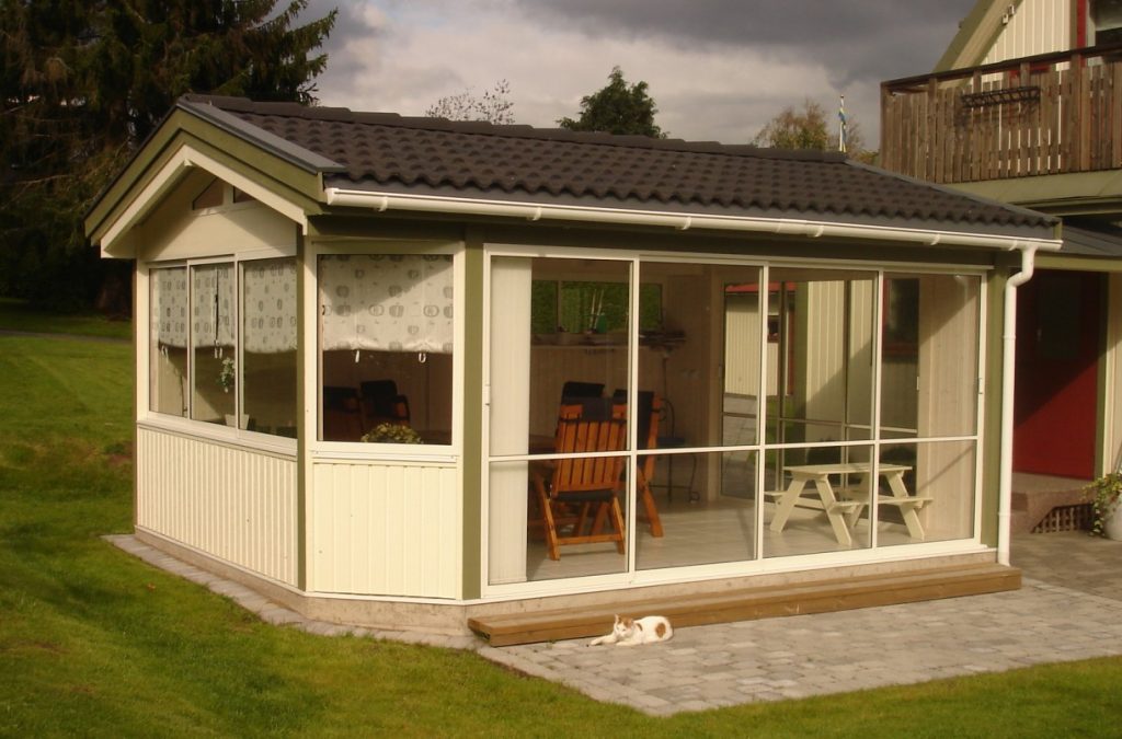 uterum sadeltak fristående sommar