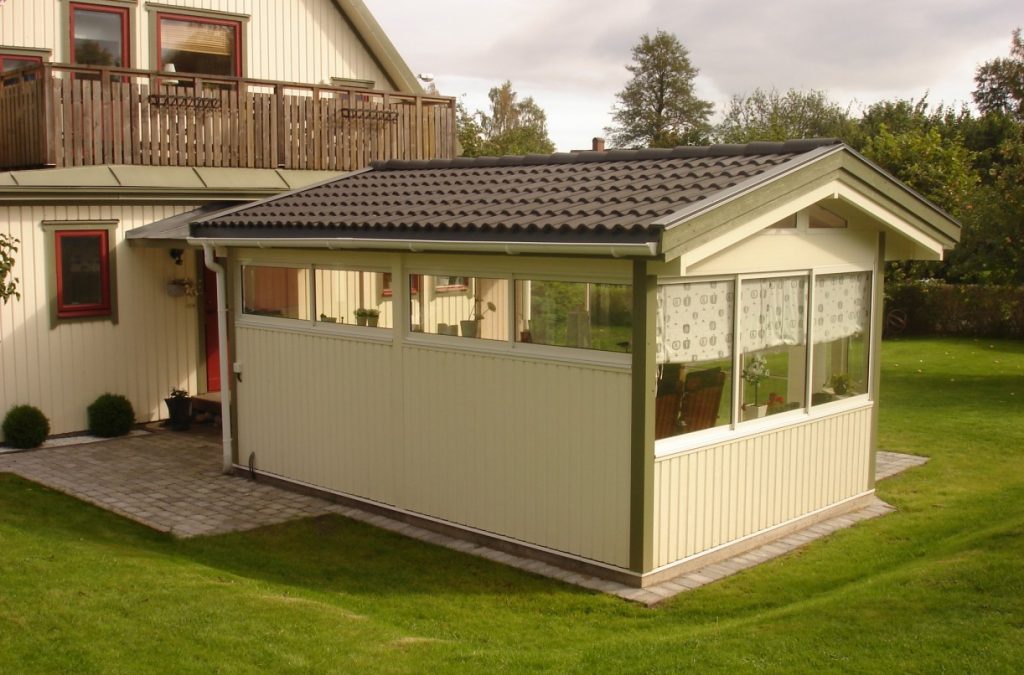 uterum sadeltak fristående sommar