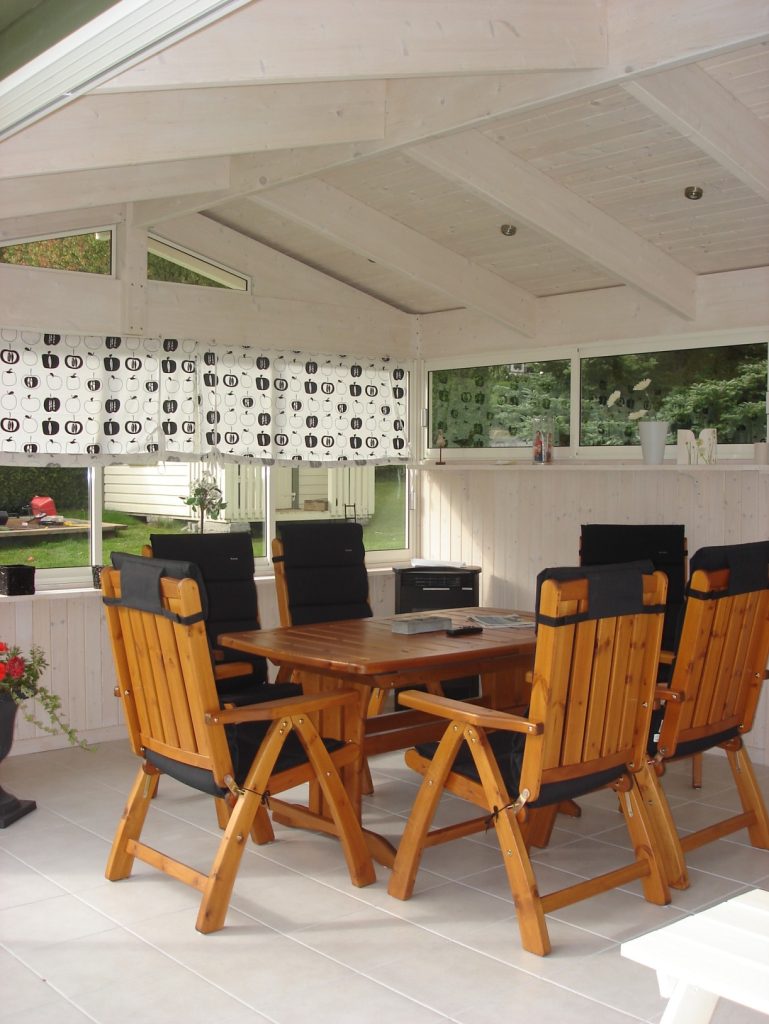 uterum sadeltak fristående sommar